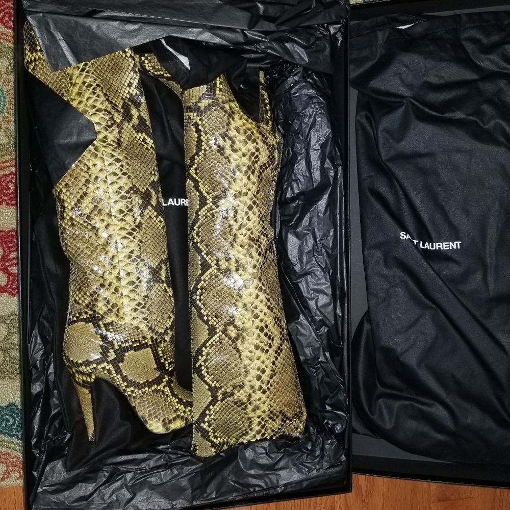 Auth Saint Laurent Abbey Python Boots size 37